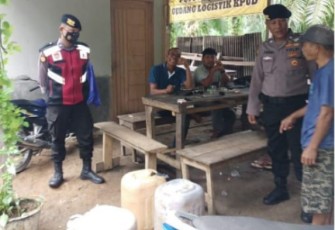 Polres Mukomuko saat Sita Ratusan Liter Tuak dan Miras berbagai Merk