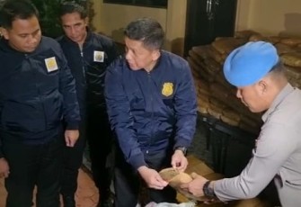 Kapolrestabes Medan saat Cek Tangkapan Ganja 1,3 Ton 