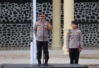 Kapolda Bengkulu Irjen Pol. Drs. Agung Wicaksono, M. Si saat Pimpin pelaksanaan apel pagi, Senin (26/12/2022).