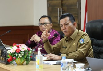 Gubernur Prov Kepri Ansar Ahmad saat menjelaskan pada OPD terkait instruksi presiden.