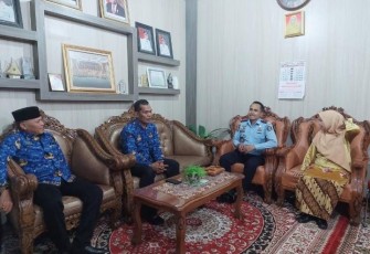 Kunjungan Kalapas Kelas III Suliki Kamesworo bersama jajaran disambut langsung oleh Kepala Dinas Pendidikan Kabupaten Limapuluh Kota Indrawati.