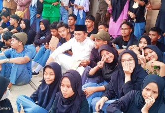 Gubernur Kepri bersama para Pemenang lomba Festival Sumpah Pemuda Kepri 