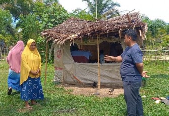 Janda Tempati RTLH di Aceh Timur saat dikunjungi rombongan anggota dewan dan Dinsos setempat