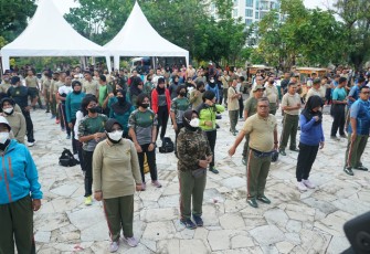 Keluarga Besar Markas Kostrad saat Olahraga Bersama Pangkostrad di Ancol