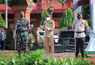 Situasi apel gabungan, Pemkab Trenggalek, TNI dan Polri di alon - Alon Kabupaten Trenggalek.