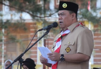 Penjabat Sekda Bintan Ronny Kartika saat secara resmi membuka kegiatan pelaksanaan Ikut Serta Jambore Nasional (ITA JAMNAS) ke 61 di Taman Kijang City Walk, Kijang Kota, Kecamatan Bintan Timur, Kabupaten Bintan, Minggu (14/8) pagi. 