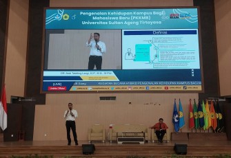 Kepala Divisi Pelayanan Hukum dan Hak Asasi Manusia Banten, Andi Taletting Langi saat memberikan pendalaman materi , Senin (15/08/2022).