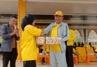 Pembagian Doorprize Jalan Santai HUT Ke-58 Golkar 
