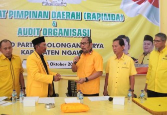 Hery Sugihono saat hadir dalam dua Rapimda didampingi Sekretaris DPD Partai Golkar Jatim Sahat Tua Simanjuntak, Sabtu (15/10/2022).