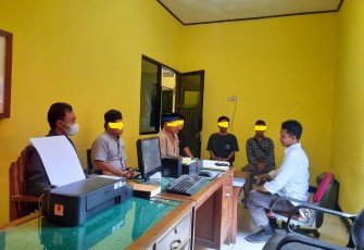 Terduga pelaku dan korban saat sepakat damai di Kepolisian setempat.