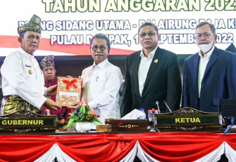 Gubernur Ansar saat Sampaikan Nota Keuangan dan Ranperda APBD-P 2022 pada Paripurna DPRD Kepri