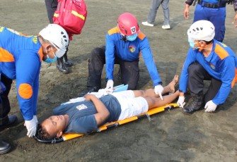 Tim SAR Arnavat saat latihan 