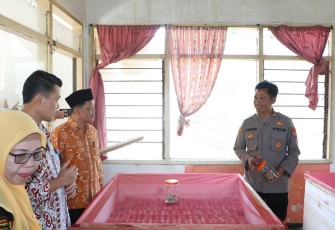 Iptu Nyarna Sumbangkan Sebagian Harta Berdayakan Lansia