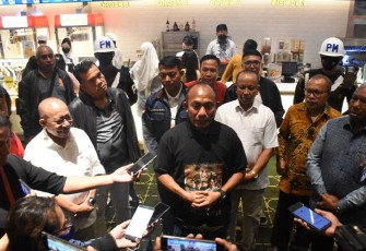 Nobar Film “Taklukan Mimpi” Bersama Pangdam Kasuari