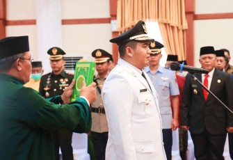 Pengambilan sumpah jabatan saat prosesi pelantikan 
