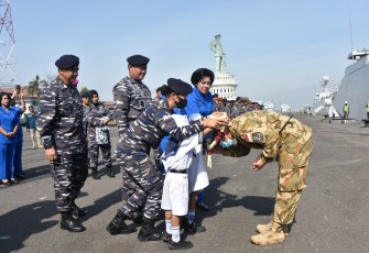 Kasal saat Sambut Kepulangan KRI SIM-367 di Pangkalan Surabaya 