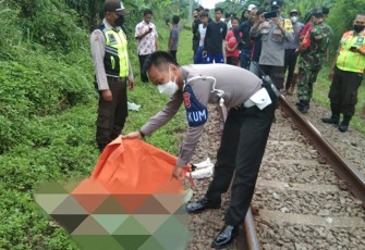Korban tewas saat akan dievakuasi anggota Polres Bogor, Kamis (07/04/2022).