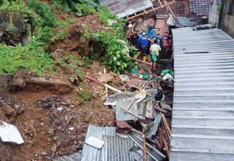 Proses evakuasi korban 