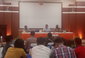 Rapat koordinasi Askab PSSI Karanganyar bersama sejumlah elemen, Jumat (7/10/2022).