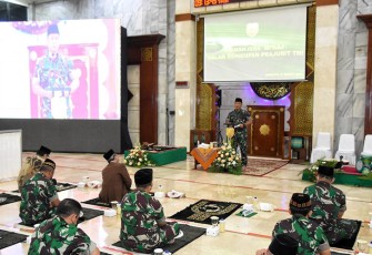 Pangdam Jaya Mayjen TNI Untung Budiharto saat sambutan