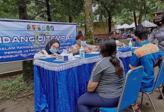  Operasi Yustisi pengetatan prokes di depan Lapangan Rejoagung Kecamatan Kedungwaru, Kabupaten Tulungagung 