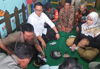 Pertemuan sebelum penggusuran rumah Warga Tambak Sarioso 