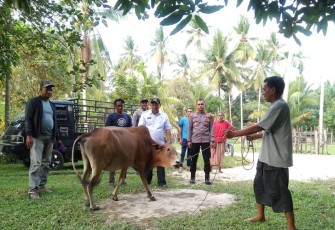 Kapolsek Peureulak Barat Turun Lapangan Sosialisasi PMK kepada Warga