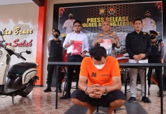 Kapolres Rejang Lebong Polda Bengkulu AKBP Tonny Kurniawan didampingi Kasatres Narkoba Iptu Cahya Prasada Tuhuteru, dan PS Kasubsi Penmas Aipda M Lubis saat memberikan keterangan kepada wartawan di Mapolres Rejang Lebong, Senin (5/9/2022).