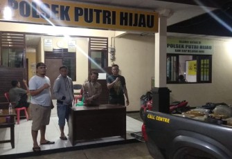 Polisi saat amankan 2 orang dan BBM Subsidi