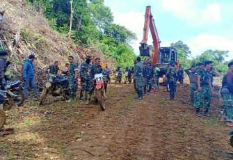 Bakti TNI Bangun Infrastruktur Tingkatkan Perekonomian Masyarakat Desa Bahenap 