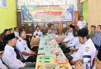 Kapolres Kaur saat berdiskusi gaet aspirasi beserta usul dan saran mayarakat, Rabu (30/11/2022).