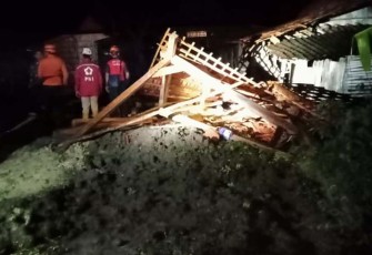 Kondisi rumah pasca diterjang angin kencang pada Senin (12/12), pukul 18.30 WIB.