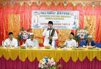 Wagub Bengkulu Rosjonsyah saat melaksanakan Safari Ramadan 1443 H di Masjid Al- Rahman Desa Kota Titik, Kabupaten Bengkuluh Tengah, Senin (25/4/2022).