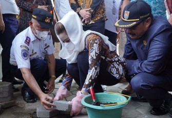 Program padat karya bertempat di Instalasi Stasiun Radio Pantai (SROP) Pemancar Disnav Kelas III Cilacap, Jawa Tengah.