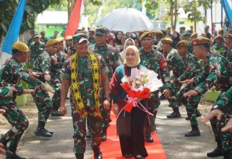 Danrem 121/ABW Dampingi Pangdam XII/TPR Kunjungi Pos Kotis Gabma Entikong 