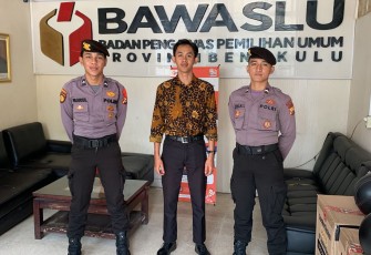 Polda Bengkulu Lakukan Pengamanan di Kantor Bawaslu Provinsi Dalam Rangka Ops Mantap Brata Nala 2023