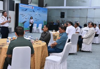 Kepala Bakamla RI Laksdya TNI Dr. Irvansyah, S.H., M.Tr.Opsla., saat membuka acara di Aula Ary Hasibuan, Mabes Bakamla RI, Senin (20/11/2023).