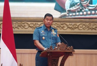 Asrenum Panglima TNI Laksda TNI Hery Puranto, S.E., M.M. saat membuka Rapat Organisasi TNI Tahun 2023, bertempat di Aula Gatot Soebroto Mabes TNI, Cilangkap, Jakarta Timur, Selasa (30/5/2023).   