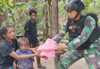 Satgas Yonif 143/TWEJ Hadirkan Kegembiraan Warga Pedalaman Papua