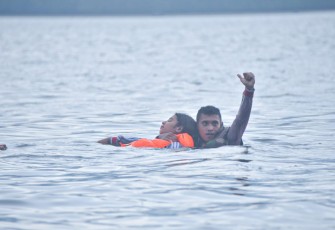 TNI Angkatan Laut. Pangkalan Utama TNI Angkatan Laut (Lantamal) IX Ambon. Tingkatkan kecakapan calon tenaga kesehatan, Brigjen TNI (Mar) Said Latuconsina M.M., M.T., M.Tr.Opsla berikan pelatihan Evakuasi Medis Laut kepada Mahasiswa Keperawatan Poltekkes Kemenkes Maluku bertempat di Mako Lantamal IX, Baguala, Kota Ambon, Minggu (17/12)