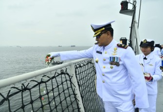 Komandan Lanudal Jakarta Hadiri Upacara Tabur Bunga HUT Armada