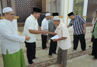 BKM Mesjid Agung H. Achmad Bakrie Kisaran dan Bupati Asahan Salurkan Bantuan Kepada Anak Yatim dan Kaum Dhuafa