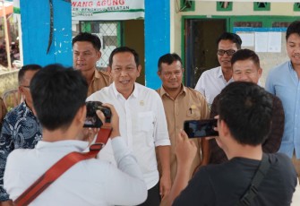 Komisi II DPRD Kabupaten Bengkulu Selatan saat turun ke lapangan untuk mengecek permasalahan pupuk bersubsidi