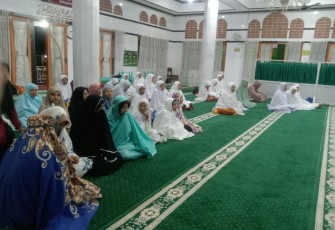 Remaja Masjid Al Manar saat Gelar Malam Bina Iman