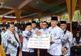 Pemda Kaur Hibahkan Dana Rp 300 Juta Untuk Pembangunan