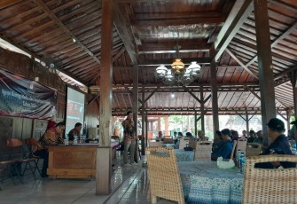 Komisi Pemilihan Umum (KPU) Kabupaten Blora menggelar acara Ngopi Bareng Media dan Sosialisasi Pemilu tahun 2024 di Kafe Tempuran, Kamis (15/12/2023)