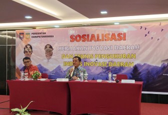 Kepala BSKDN Kemendagri Yusharto Huntoyungo saat menjadi narasumber dalam acara Sosialisasi Kebijakan Inovasi Daerah dan Teknik Pengukuran Indeks Inovasi Daerah (IID).