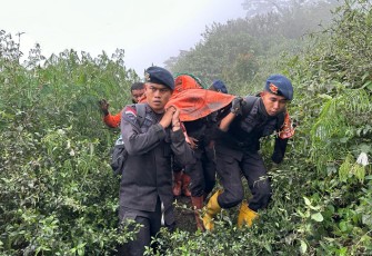 Evakuasi Jenazah Pendaki Gunung Marapi