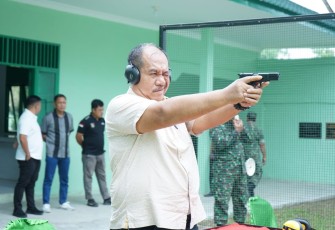 Wakil Bupati Asahan Ikuti latihan Menembak di Makodim 0208/AS
