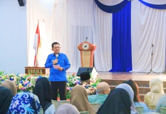 Gubernur Kepulauan Riau H. Ansar Ahmad saat Jadi Pemateri Kuliah Umum di UNRIKA Batan.